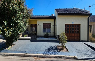 CASA EN VENTA en calle 17 bis e 114 y 116